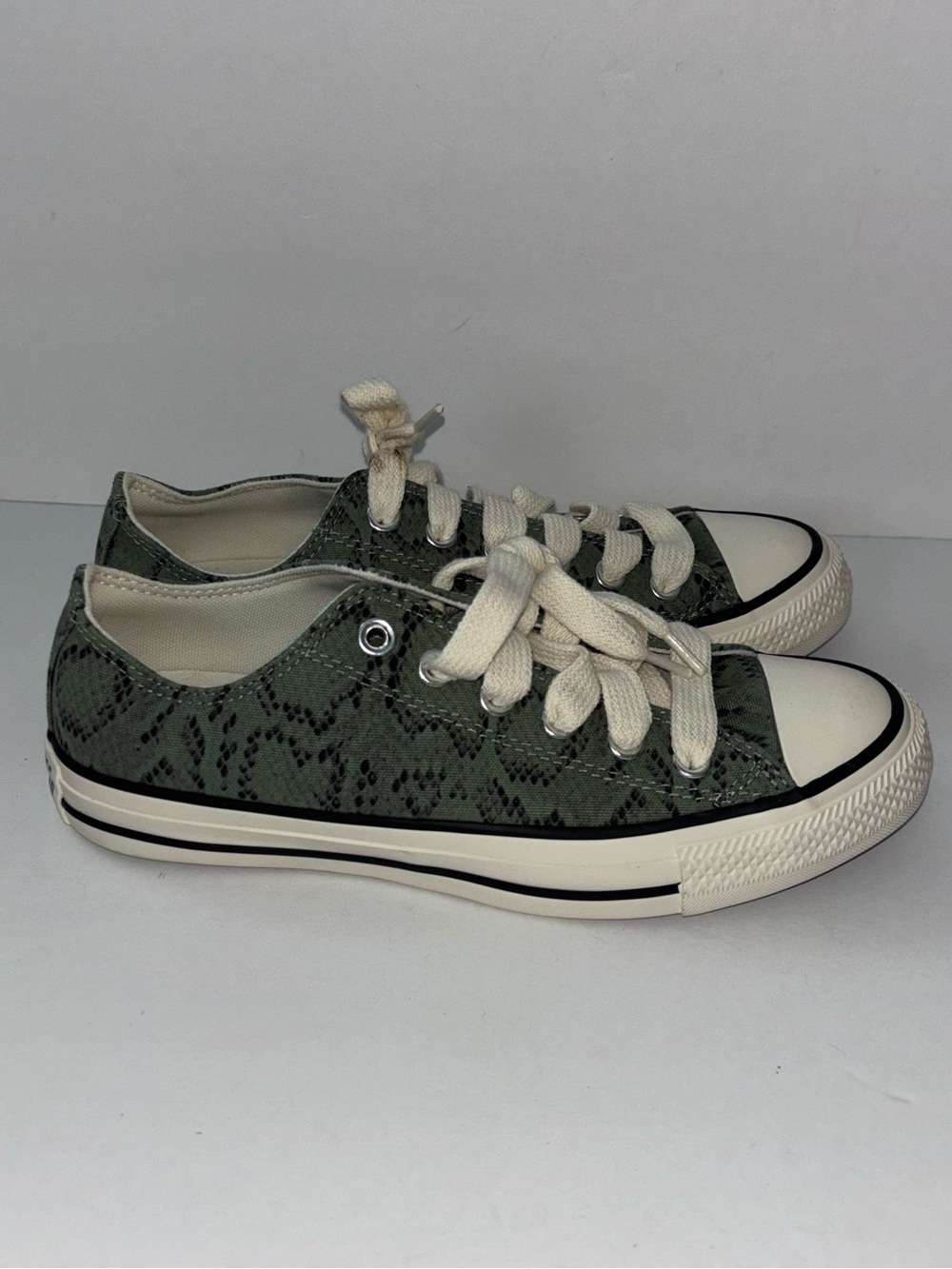 Converse Chuck Taylor All Star Women’s Sz 7.5 Shoes Sneakers Snakeskin Green New